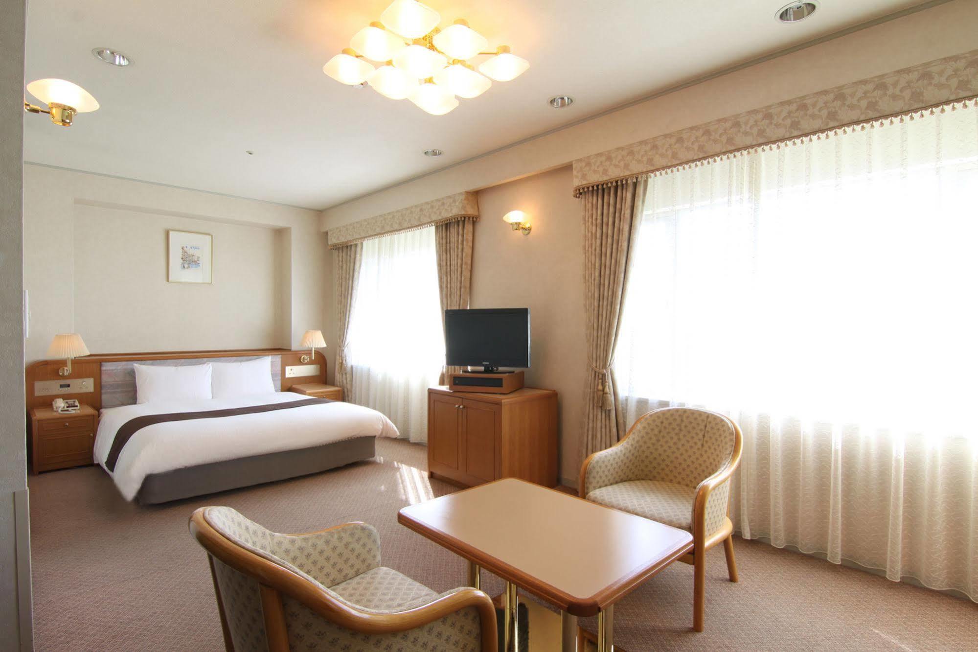 Hotel Green Tower Makuhari Chiba Exterior foto